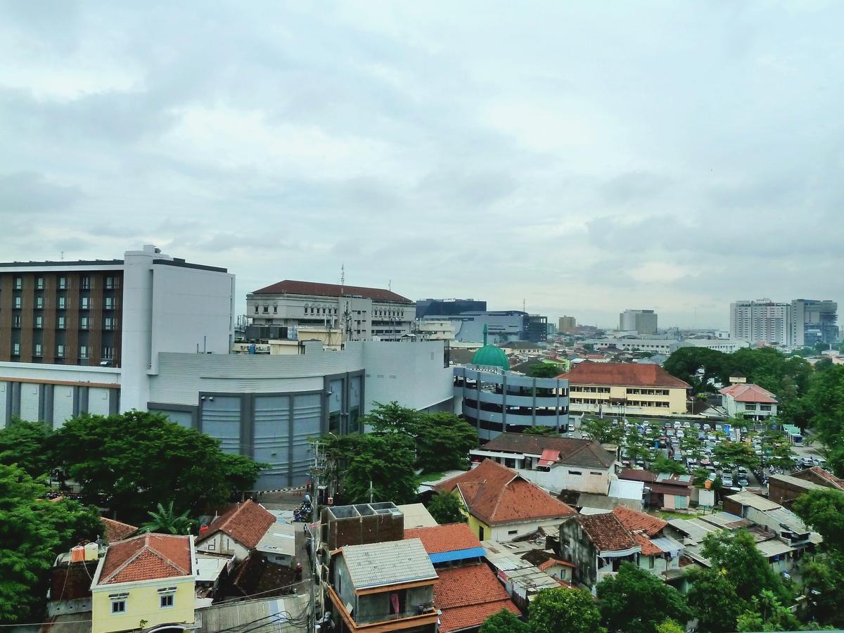 Pinnacle Apartment Pandanaran Semarang Extérieur photo